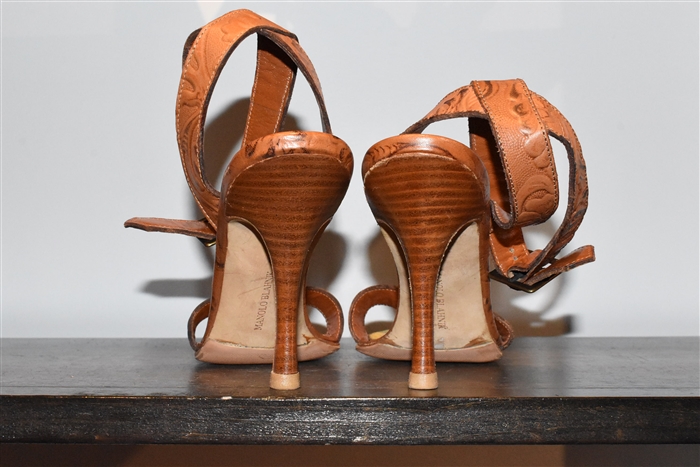 Whiskey Manolo Blahnik Sandal, size 8