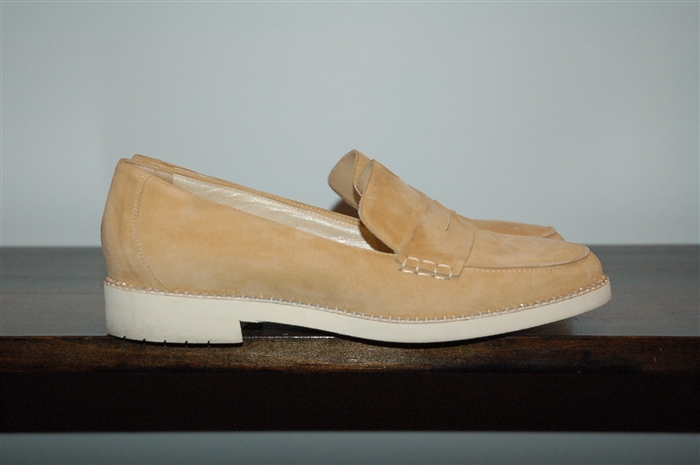 Tan Oscar de la Renta Loafer, size 7