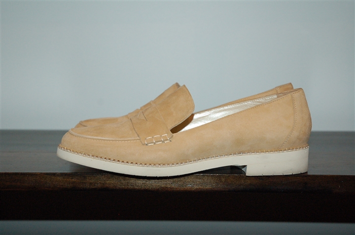 Tan Oscar de la Renta Loafer, size 7