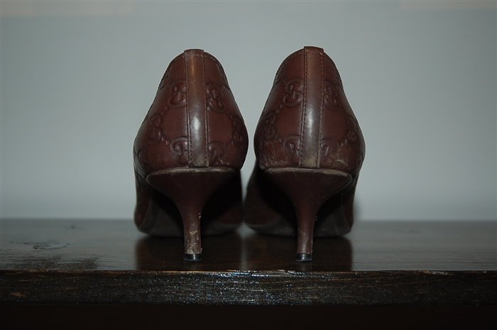 Dark Leather Gucci Kitten Heels, size 9