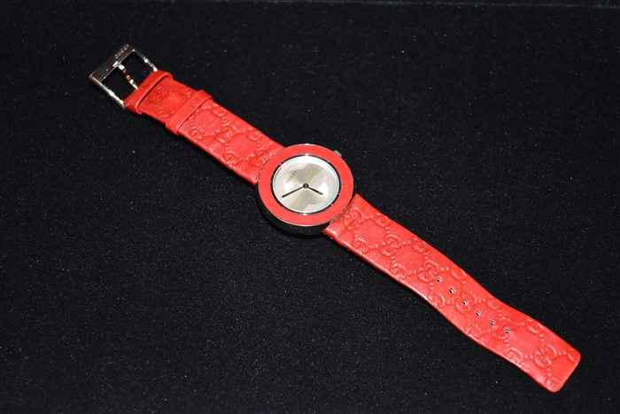 Bright Red Gucci Watch, size O/S