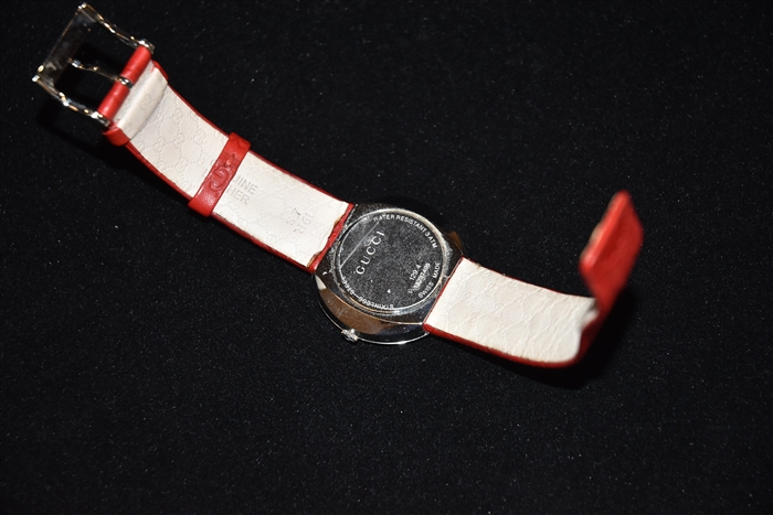 Bright Red Gucci Watch, size O/S