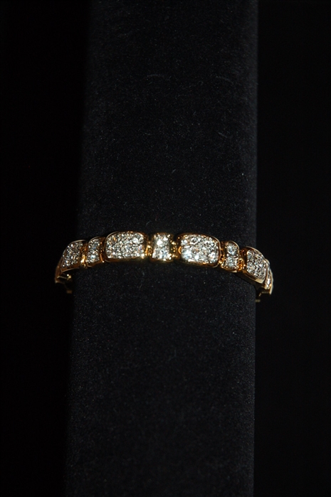 Gold Nina Ricci Bracelet, size O/S