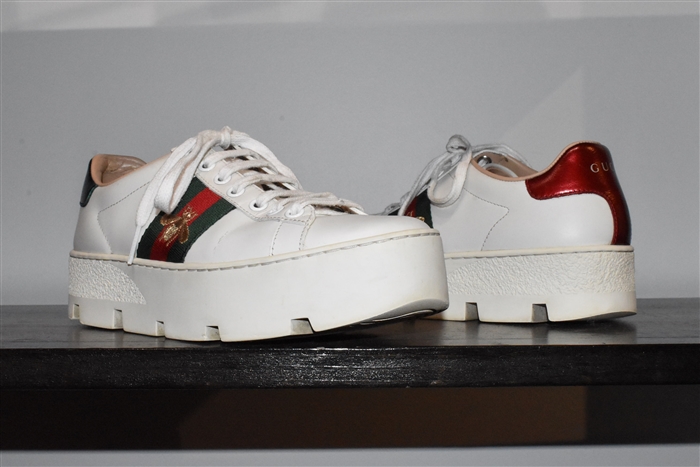 White Leather Gucci Sneaker, size 7