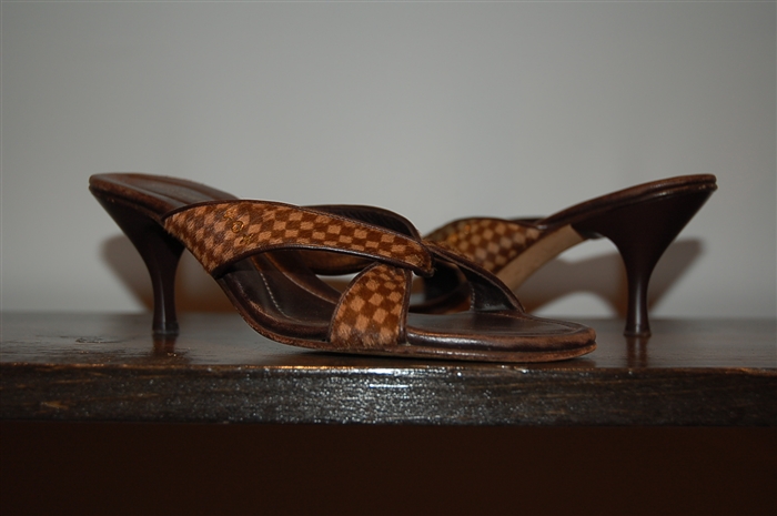 Damier Louis Vuitton Slides, size 7.5