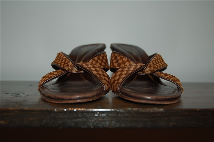 Damier Louis Vuitton Slides, size 7.5