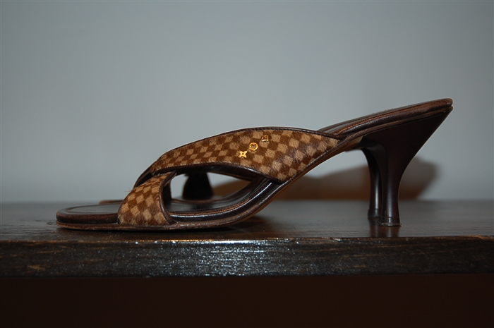 Damier Louis Vuitton Slides, size 7.5