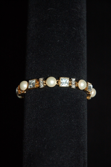 Gold Nina Ricci Bracelet, size O/S