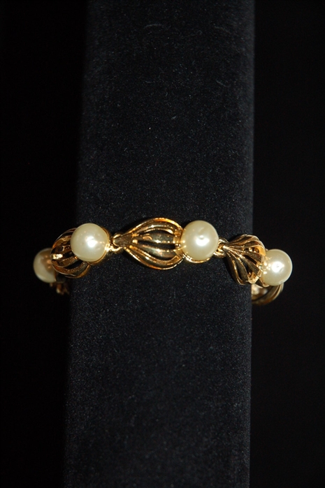 Gold Nina Ricci Bracelet, size O/S