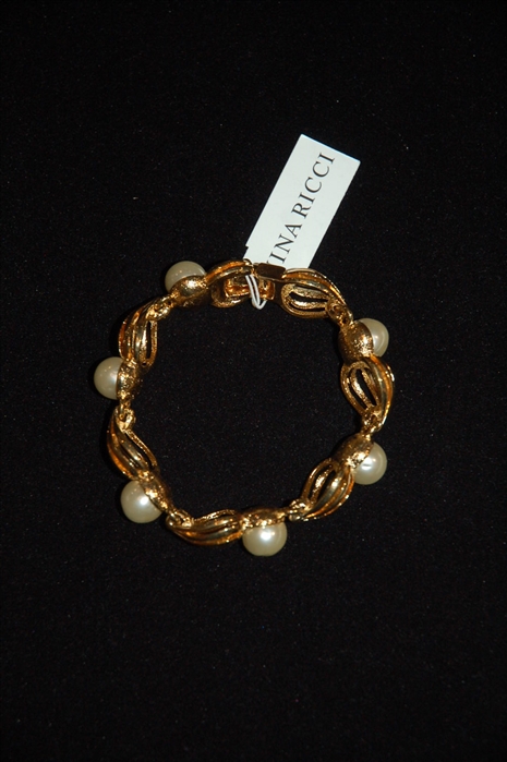 Gold Nina Ricci Bracelet, size O/S