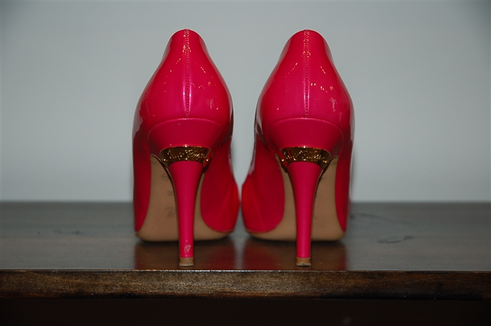 Cerise Louis Vuitton Pumps, size 8.5