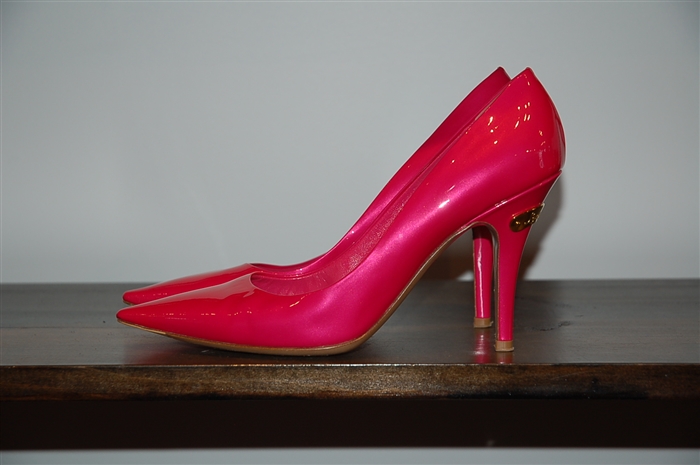 Cerise Louis Vuitton Pumps, size 8.5