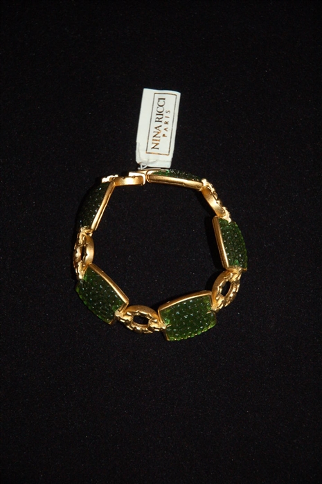 Gold Nina Ricci Bracelet, size O/S