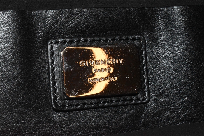 Black Leather Givenchy Shoulder Bag, size M