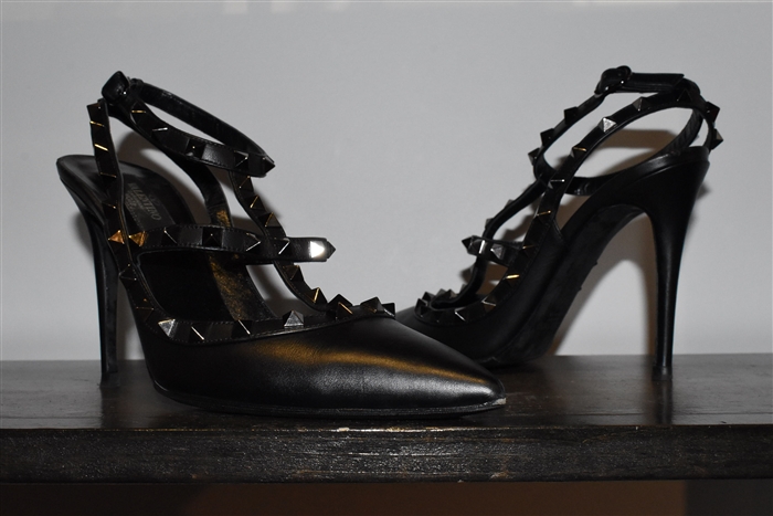 Black Leather Valentino Pumps, size 9