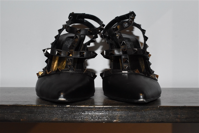 Black Leather Valentino Pumps, size 9