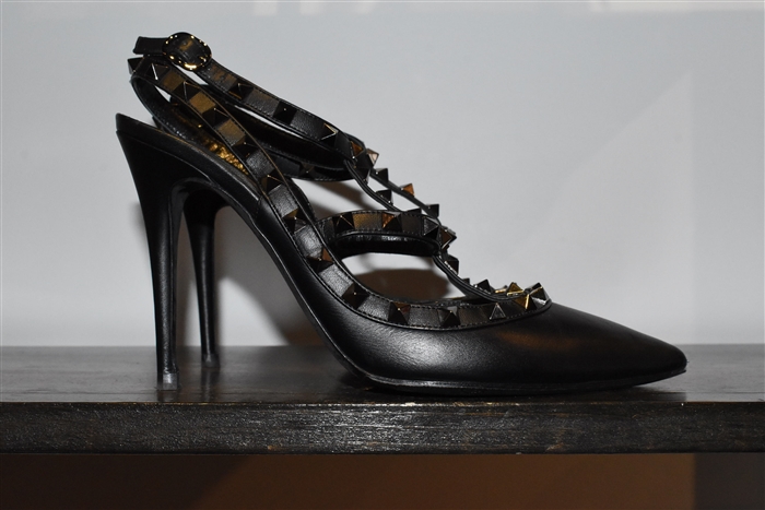 Black Leather Valentino Pumps, size 9