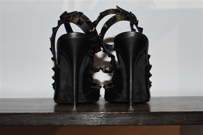 Black Leather Valentino Pumps, size 9