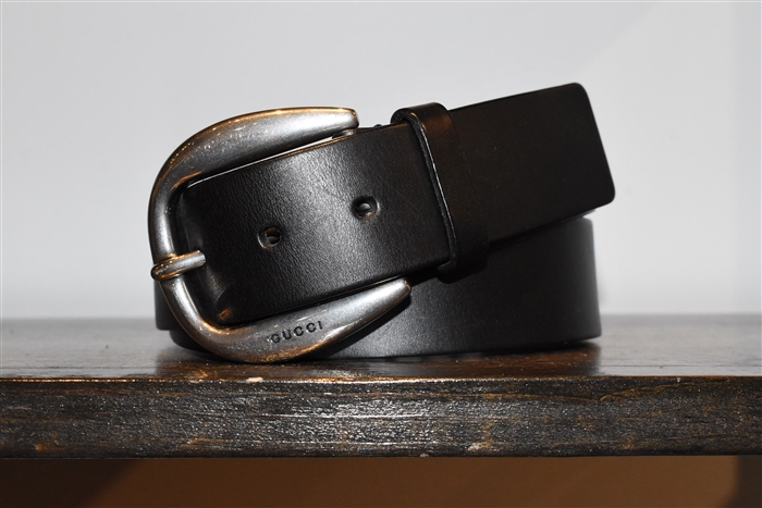 Black Leather Gucci Belt, size L