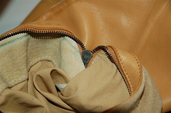 Tan Bottega Veneta Hobo, size M