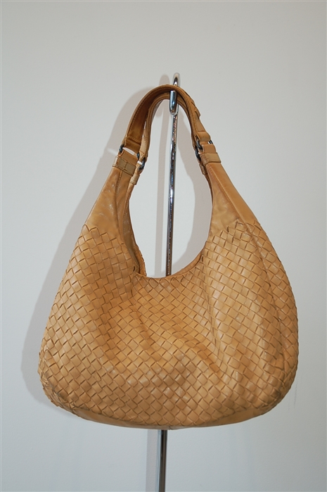 Tan Bottega Veneta Hobo, size M