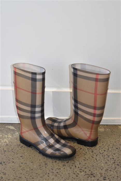 Check Burberry Rubber Boots, size 8