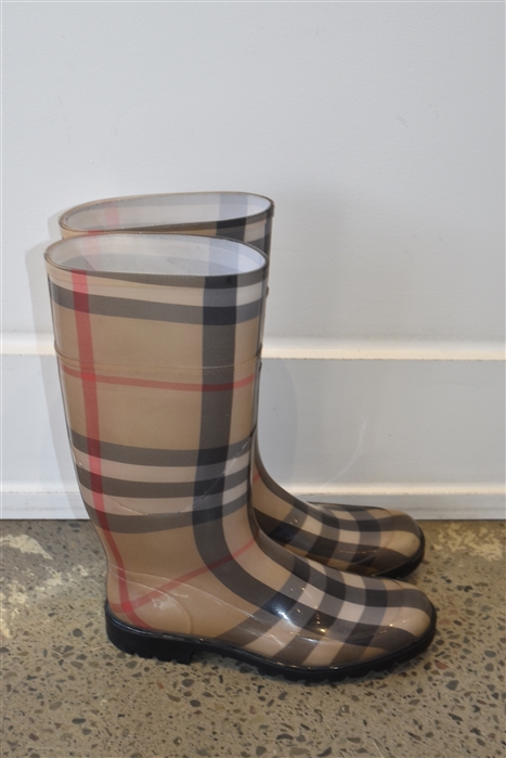 Check Burberry Rubber Boots, size 8