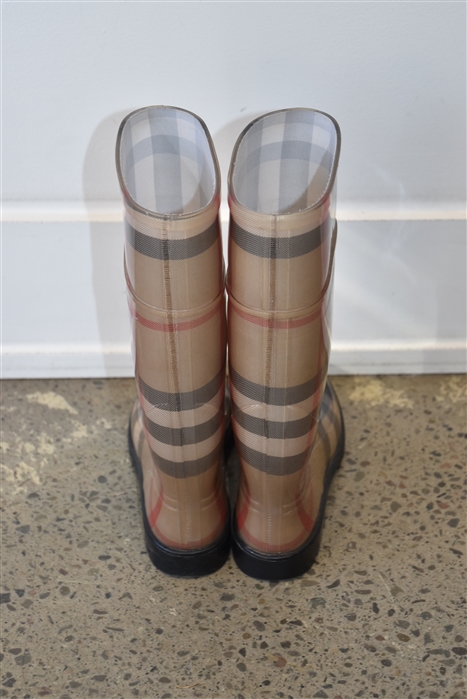 Check Burberry Rubber Boots, size 8