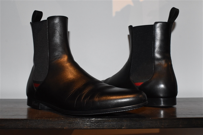 Black Leather Gucci Chelsea Boots, size 10