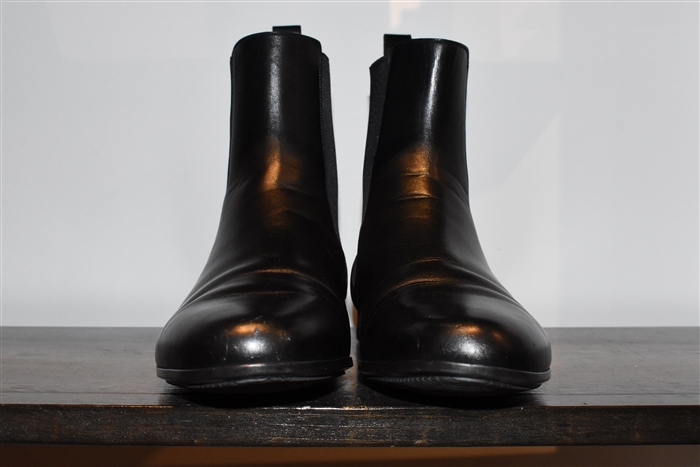 Black Leather Gucci Chelsea Boots, size 10