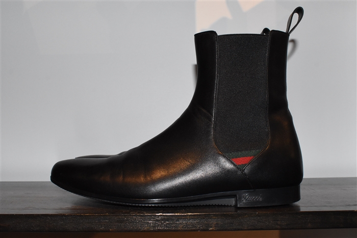 Black Leather Gucci Chelsea Boots, size 10