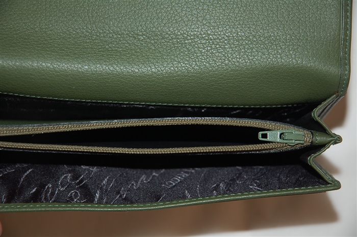 Olive Nina Ricci Wallet, size L