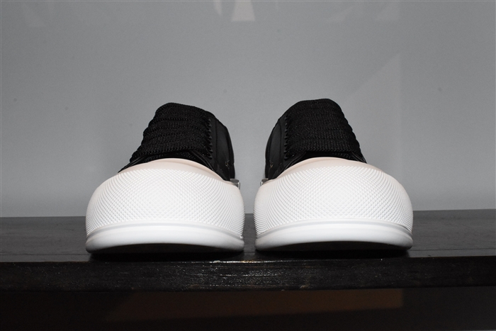 Black Leather Alexander McQueen Sneaker, size 9.5