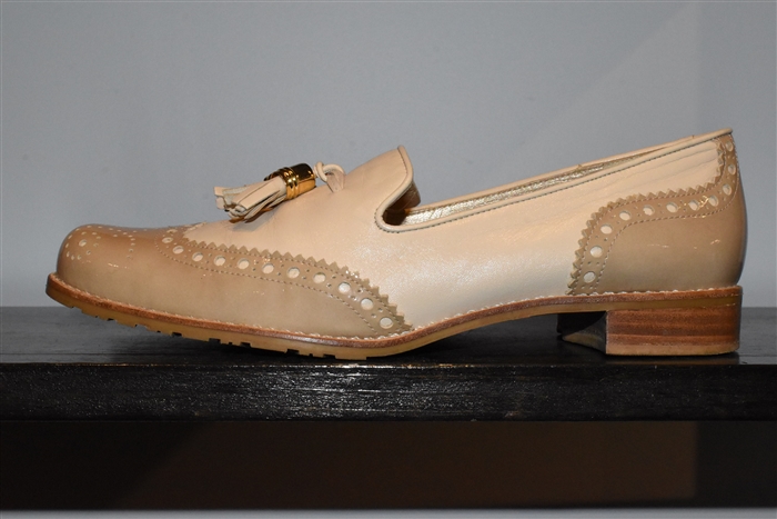Beige Stuart Weitzman Loafer, size 7