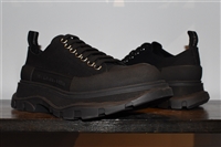 Basic Black Alexander McQueen Sneaker, size 9.5
