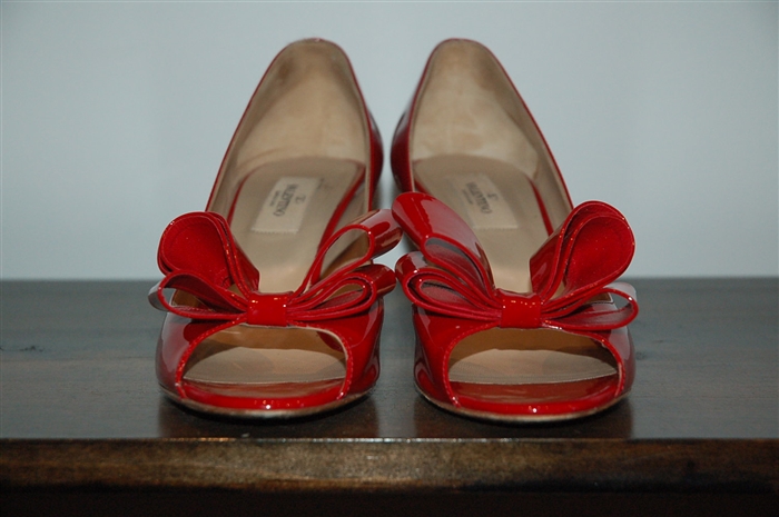Lipstick Red Valentino Peep-Toe, size 8.5