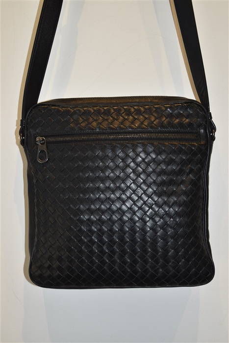 Black Leather Bottega Veneta Messenger, size S