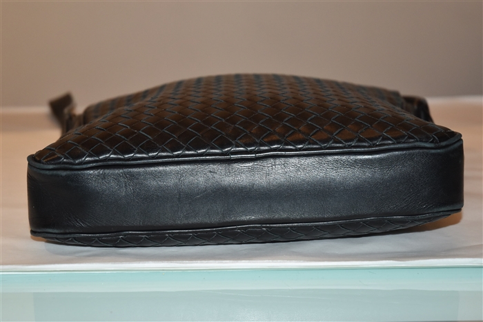 Black Leather Bottega Veneta Messenger, size S