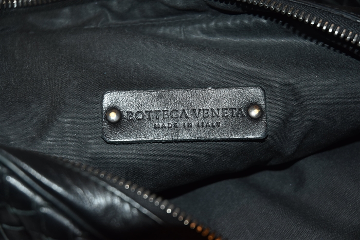 Black Leather Bottega Veneta Messenger, size S