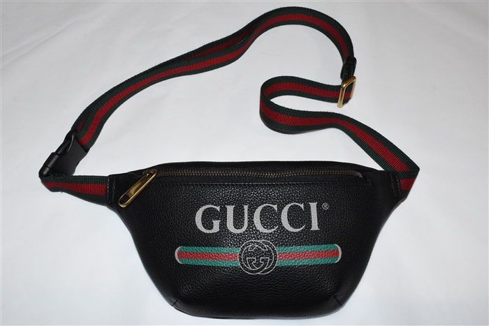 Black Leather Gucci Belt Bag, size S