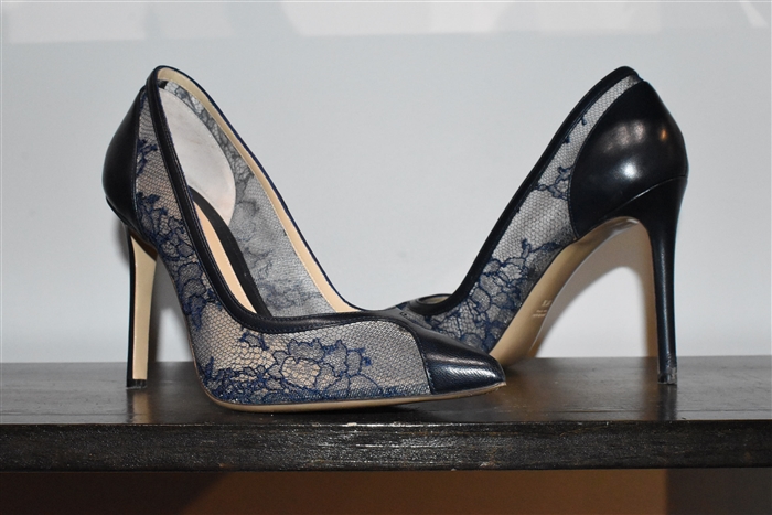 Navy Monique Lhuillier Pumps, size 8