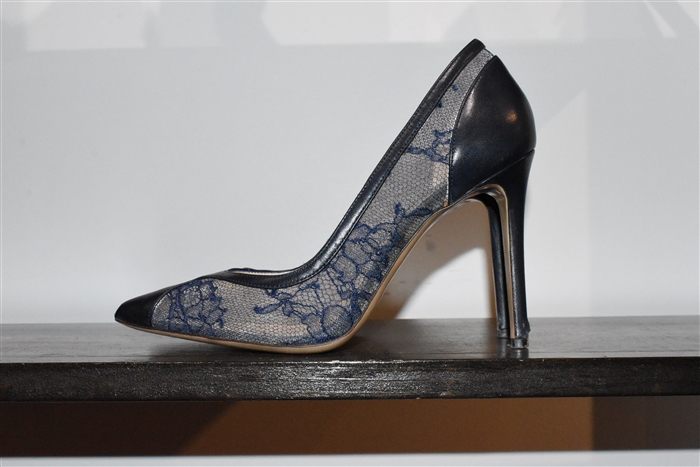 Navy Monique Lhuillier Pumps, size 8