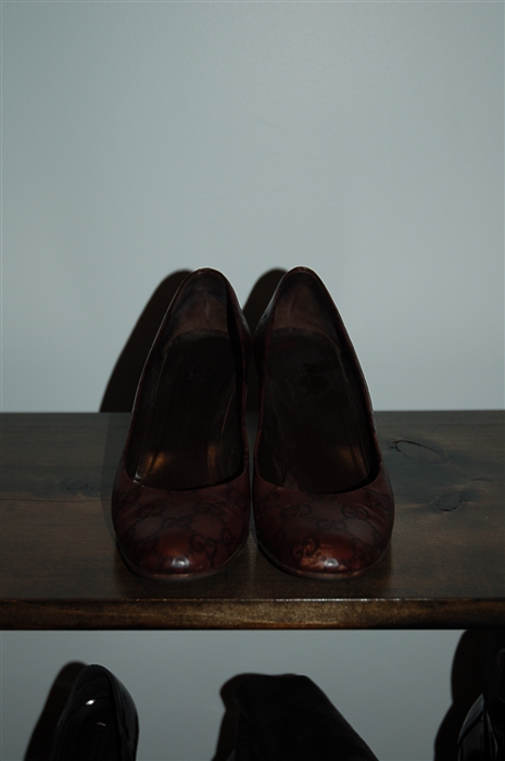 Dark Leather Gucci Heels, size 7.5