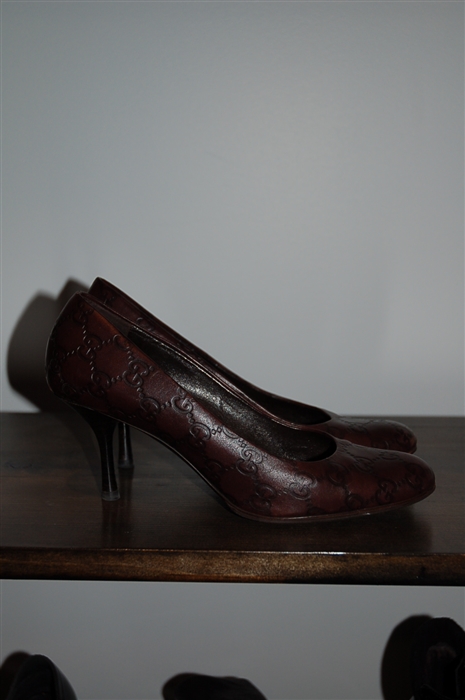 Dark Leather Gucci Heels, size 7.5