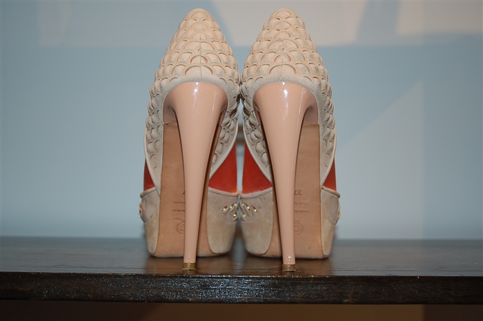 Sand Alexander McQueen Peep-Toe, size 7