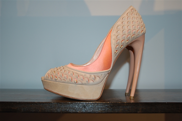Sand Alexander McQueen Peep-Toe, size 7