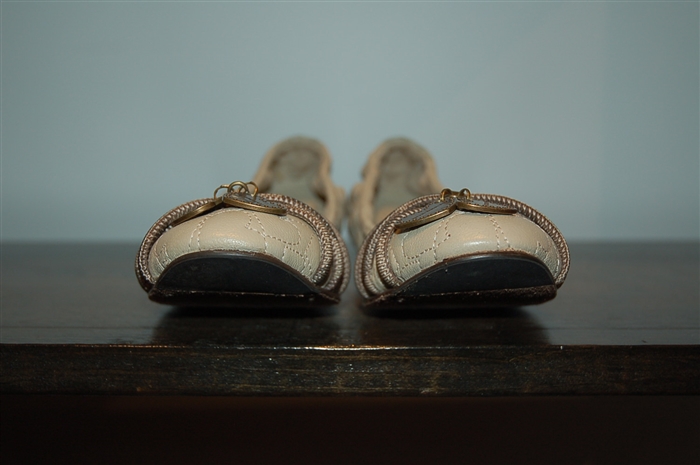 Taupe Burberry Ballet Flats, size 5