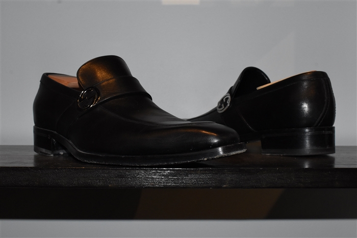 Black Leather Gucci Loafer, size 7