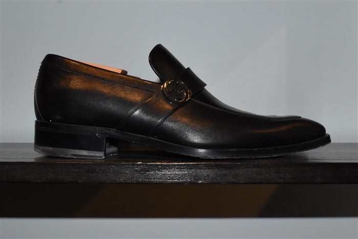 Black Leather Gucci Loafer, size 7