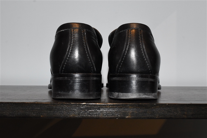 Black Leather Gucci Loafer, size 7